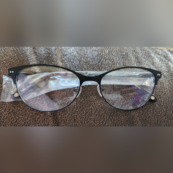 Black Glasses - Picture 2 of 9